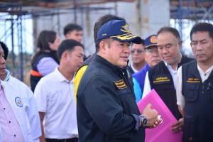 “ธรรมนัส” ลุยพิจิตรมอบถุงยังชีพโฉนดบรรเทาทุกข์น้ำท่วม สั่งดูแลประตูระบายลั่นต้องไม่เดือดร้อนซ้ำซาก
