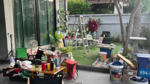 หนุ่มรีโนเวตบ้านเจอ "ป้าข้างบ้าน" ทักแรง "ทรงตลก-ขายยาก" สวนกลับนิ่มๆ แต่จุกจนต้องเดินหนี