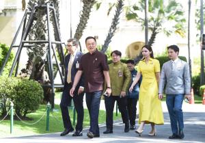 ครม.หวังคนละครึ่งพลัสกระตุ้น ศก.ได้ 0.3-0.4 GDP ฟื้นพ้นติดหล่มไตรมาส 4 ไม่เอารายได้ร้านค้าเข้าภาษี