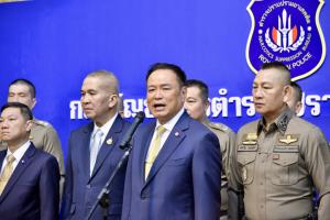 “อนุทิน” โยนถาม “ไชยชนก” ปมแจ้งความสินบน 40 ล้าน บอกไม่ได้เจอกันหลายวัน ยุ่งงานรับมือภัยพิบัติ