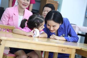 “นฤมล” เยี่ยมศูนย์การศึกษาเด็กพิเศษ ย้ำไม่ทิ้งดันสร้างอาชีพรายได้ ปฏิรูปการศึกษาให้เท่าทันโลก