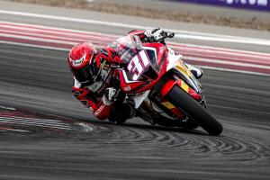 “ฮอนด้า เรซซิ่ง ไทยแลนด์” เปิดตัวซ้อมเยี่ยม “มิกซ์-ธนัช” บิด Honda CBR600RR รั้งท็อป 3 รอบ FP2