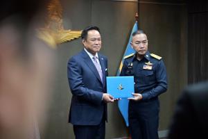 “อนุทิน” รับเครื่องหมาย “ปีกเหินเวหา” จากกองทัพอากาศ ก่อนเยือนลาว