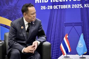 นายกฯไลฟ์ขอกำลังใจก่อนลงนามเขมร ลั่นไทยไม่เสียเปรียบเชื่อมีชัย ยันไม่จริงยอมรับแผนที่ 1 ต่อ 2 แสน