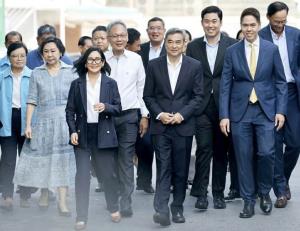 ปชป.ยุคฟื้นฟู : การต่อสู้กับตัวเองและคู่แข่ง