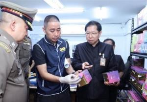 รมต.สันติ ปิยะทัต ลุยแถลงจับบุหรี่ไฟฟ้าล็อตใหญ่ มูลค่ากว่า 15 ล้าน