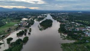 เหนืออ่วม! ฝนถล่มหนักดันน้ำปิงทะลัก กรมชลฯ เร่งระบายลดผลกระทบเจ้าพระยา