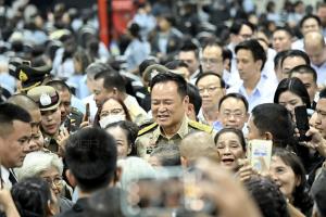 “อนุทิน” ยินดี “อัศวเหม” ซบ “เพื่อไทย” มาช่วยบ้านเมือง อุบตอบตัดขาดกันหรือไม่