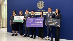 ศป.กฉ.รับมอบสิ่งของ ช่วยผู้ประสบภัยน้ำท่วมใต้ ก่อนประชุมติดตามสถานการณ์
