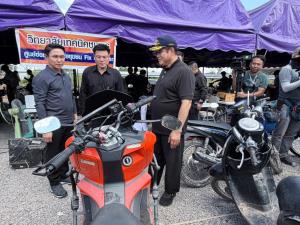 “ธรรมนัส“ ตรวจศูนย์ ‘Fix It Center’ ชมอาชีวะซ่อมรถ–เครื่องใช้ สั่งงดใช้เอกสารให้ผู้นำชุมชนรับรองเยียวยาได้
