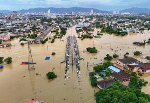 ถอดบทเรียนน้ำท่วมหาดใหญ่! เพจดังชี้ 2 สาเหตุหลัก แอ่งกระทะ ผนวกภูมินิเวศเปลี่ยน ป่าหาย-น้ำหลากเร็วเกินรับไหว