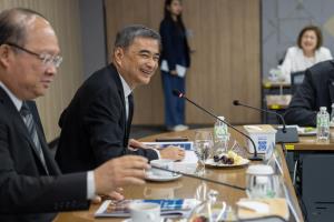 "มาร์ค" โว คนแห่สมัคร “ส.ส.ที่ดีคุณเองก็เป็นได้” บางเขตมี 5–6 คน เร่งสรรหาให้ทันเลือกตั้ง เน้นความรู้ความสามารถ-อุดมการณ์