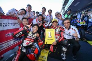 ธงชาติไทยโบกสะบัด “มิกซ์-ธนัช” คว้าวินเนอร์โพเดียม ARRC กระหึ่มโฮมเรซ!