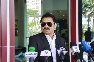 "ทนายสายหยุด" ยันไม่มีเงิน 50 ล้านโอนเข้าบัญชี "เวย์ ไทเทเนี่ยม"
