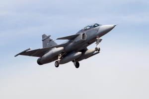 มาแล้ว!  Gripen ไข่เต็มท้อง หย่อนลงเป้าหมายทางทหารในกัมพูชา