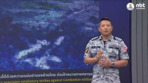 ทร.เผยกัมพูชาเพิ่มกำลังทหารฝั่งชายแดนตราดต่อเนื่อง พบเขมรมุดรู ขุดบังเกอร์ใต้ดินใต้บ้านสามหลัง ส่ง F-16 ทิ้งบอมบ์ให้ นย.คุมพื้นที่