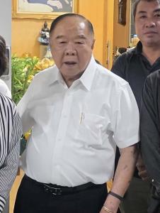 “บิ๊กป้อม” เปิดบ้านป่ารอยต่อฯ รับพรปีใหม่ บอก 80 ปี พอแล้ว ส่อวางมือ อดีตบิ๊กทหารตบเท้าให้กำลังใจ