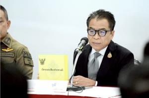 นักวิชาการคว่ำบาตรการเมือง : สะท้อนตัวตนนักการเมือง