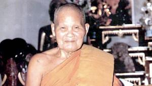 หลวงปู่ชอบ ฐานสโม : ผู้มาก่อนกาลเวลา