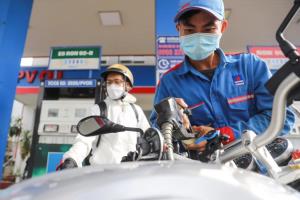 ไทยดูไว้! เวียดนามงดเก็บภาษีสิ่งแวดล้อมน้ำมัน ราคาลงกว่า 25% เบนซินเหลือลิตรละ 30 บาท ดีเซลเหลือ 44 บาทเศษ