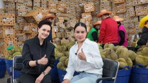 กระแสตีกลับทุเรียนลูกละ 100 บาท ทัวร์ลง "ศุภจี"  ส่วน  "พิมรี่พาย" สมใจได้ขายของถูก ขึ้นเบอร์หนึ่งแม่ค้าออนไลน์ ฆ่าอินฟูลฯ แม่ค้าออนไลน์ตายสนิท