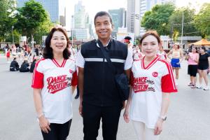 สวนลุมฯ คึกคัก กทม. ชูพื้นที่สุขภาพ CPF สนับสนุนจอ LED–ครูสอนแอโรบิก
