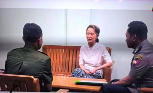 เผยภาพแรก "อองซาน ซูจี" ในรอบ 5 ปี หลังถูกย้ายไปคุมขังในบ้าน