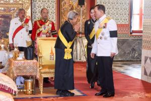 ในหลวง-พระราชินี ทรงบำเพ็ญพระราชกุศลทักษิณานุปทานในการพระราชพิธีฉัตรมงคล พุทธศักราช 2569