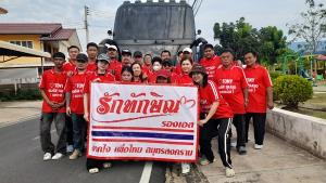 คนเสื้อแดงสมุทรสงครามเหมารถบัสเข้ากรุง รอต้อนรับ “ทักษิณ” หลังพ้นโทษ 11 พ.ค.