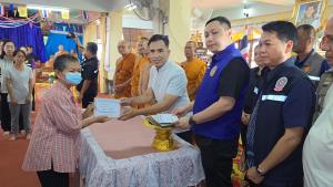 คณะสงฆ์ลพบุรีมอบเงินกองทุน “100 ร้อยดวงใจ” ช่วยผู้ประสบวาตภัยบ้านหมี่ กว่า 1.4 แสนบาท