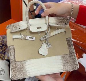 เวียดนามเปิดประมูล “Hermes” เจ้าแม่อสังหาฯ ต้องโทษคุกคดีฉ้อโกง ได้เงินกว่า 500,000 ดอลลาร์