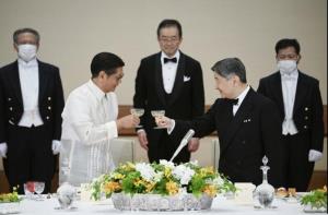จักรพรรดิญี่ปุ่นทรงยกย่องความสัมพันธ์ฟิลิปปินส์ในงานเลี้ยงรับรองประธานาธิบดีมาร์กอส