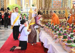 ในหลวง-พระราชินี เสด็จฯ ไปในการพระราชพิธีมหามงคลเฉลิมพระชนมพรรษา 4 รอบ