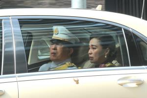 ในหลวง พระราชินี และพระบรมวงศานุวงศ์ ทรงร่วมขบวนเชิญพระศพ "สมเด็จเจ้าฟ้าพัชรกิติยาภาฯ" เสด็จฯ ไปยังพระบรมมหาราชวัง ท่ามกลางความโศกเศร้าของประชาชน