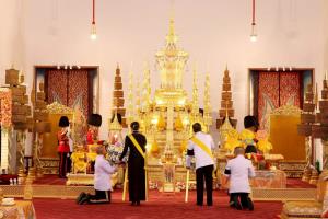 ในหลวง-พระราชินีทรงบำเพ็ญพระราชกุศลพระราชทานพระศพ "เจ้าฟ้าพัชรกิติยาภา" โปรดเกล้าฯ เศวตฉัตร 7 ชั้นกางกั้นพระโกศ