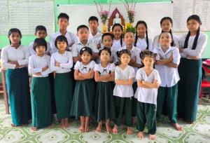 พม่าฮือฮา! เด็กแฝด 9 คู่ เรียนอยู่ รร.เดียวกัน ในเมืองสะเทิม รัฐมอญ