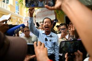 นักการเมืองฝ่ายค้านเขมรลุ้นศาลฎีกาถอนคำพิพากษาคดียุยงปลุกปั่น-ตัดสิทธิทางการเมือง