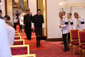พระราชา-พระราชินีภูฏานทรงวางพวงมาลาสักการะหน้าพระโกศพระศพ “เจ้าฟ้าพัชรกิติยาภา”