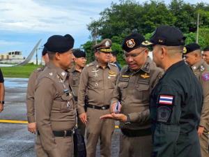 ”บิ๊กราญ“ ส่ง “นพศิลป์” ชุด ฉก.ปราบต่างด้าว นำทีมภาค 8 ทลายนอมินี บุกยึดคืนที่ดิน 49 ไร่ มูลค่า 1,053 ล้านบาท บน เกาะภูเก็ต กระบี่ พังงา ปูพรมค้น 76 บริษัท 57 หมายจับ 58 หมายค้น 31 ต่างชาติ 26 คนไทย