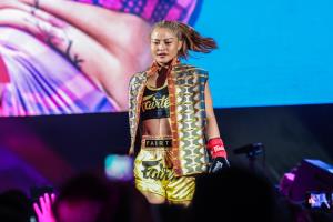 มวยไทยไม่กลัวใคร! “แสตมป์” ลั่นโค่นแกร่ง “ซินเทีย” หวนคว้าชัยเพิ่มมั่นใจ