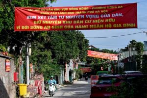 ชาวฮานอยหวั่นถูกรื้อบ้าน-ย้ายที่อยู่ พร้อมใจติดป้ายต้านแผนพัฒนาที่ดินริมแม่น้ำ