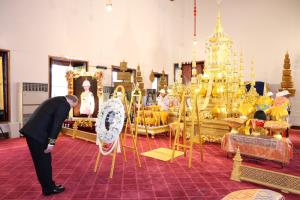 คณะทูตต่างประเทศวางพวงมาลาแสดงความอาลัยหน้าพระโกศพระศพ “เจ้าฟ้าพัชรกิติยาภา”