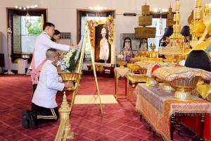ในหลวง-พระราชินีทรงบำเพ็ญพระราชกุศลปัณรสมวาร 15 วัน พระราชทานพระศพ "เจ้าฟ้าพัชรกิติยาภา" พระราชทานหนังสือที่ระลึก 3 เล่ม