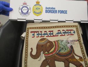 งามหน้า! ตร.ออสซี่รวบ "สาวไทยวัย 26" พนักงานสายการบิน ซุกเฮโรอีน 1กก. มูลค่า 11.5 ล้าน ที่สนามบินเมลเบิร์น