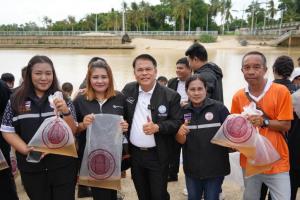 อบจ.สงขลา พลิกฟื้นระบบนิเวศ ปล่อยพันธุ์สัตว์น้ำสู่ธรรมชาติ