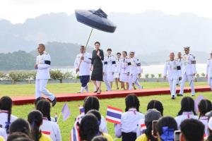 พระราชินีทอดพระเนตรนิทรรศการ "48 พรรษา พระราชกรณียกิจเพื่อปวงชนชาวไทย" และพระราชทานรางวัลแก่นักกีฬาชนะเลิศการแข่งขันเรือใบ