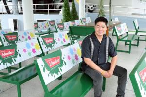 ยาดมตรา “โป๊ยเซียน” ปักหมุด! จังหวัดชลบุรี ส่งมอบเก้าอี้ม้านั่งให้ 5 โรงพยาบาลรัฐประจำอำเภอ ชู CSR เป็นกลยุทธ์ขับเคลื่อนธุรกิจให้เติบโตอย่างยั่งยืน ตอกย้ำความแข็งแกร่งของแบรนด์