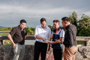 “สรรเพชญ” ลุยสำรวจคลองอู่ตะเภา-หาดใหญ่ สั่งเร่งขุดลอกเปิดทางน้ำ พร้อมรับมือหน้ามรสุม