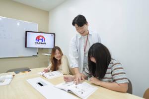 จาก "ครูยอง" ครูเกาหลีสุดฮา สู่ Daehan Korean Language School โรงเรียนสอนภาษาเกาหลีที่มีนักเรียนกว่า 3,500 คน