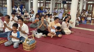 หยุดเข้าพรรษาคึกคัก! พุทธศาสนิกชนแห่ทำบุญวัดใหญ่ชัยมงคล แน่นตั้งแต่เช้า เสริมสิริมงคลรับวันพระใหญ่